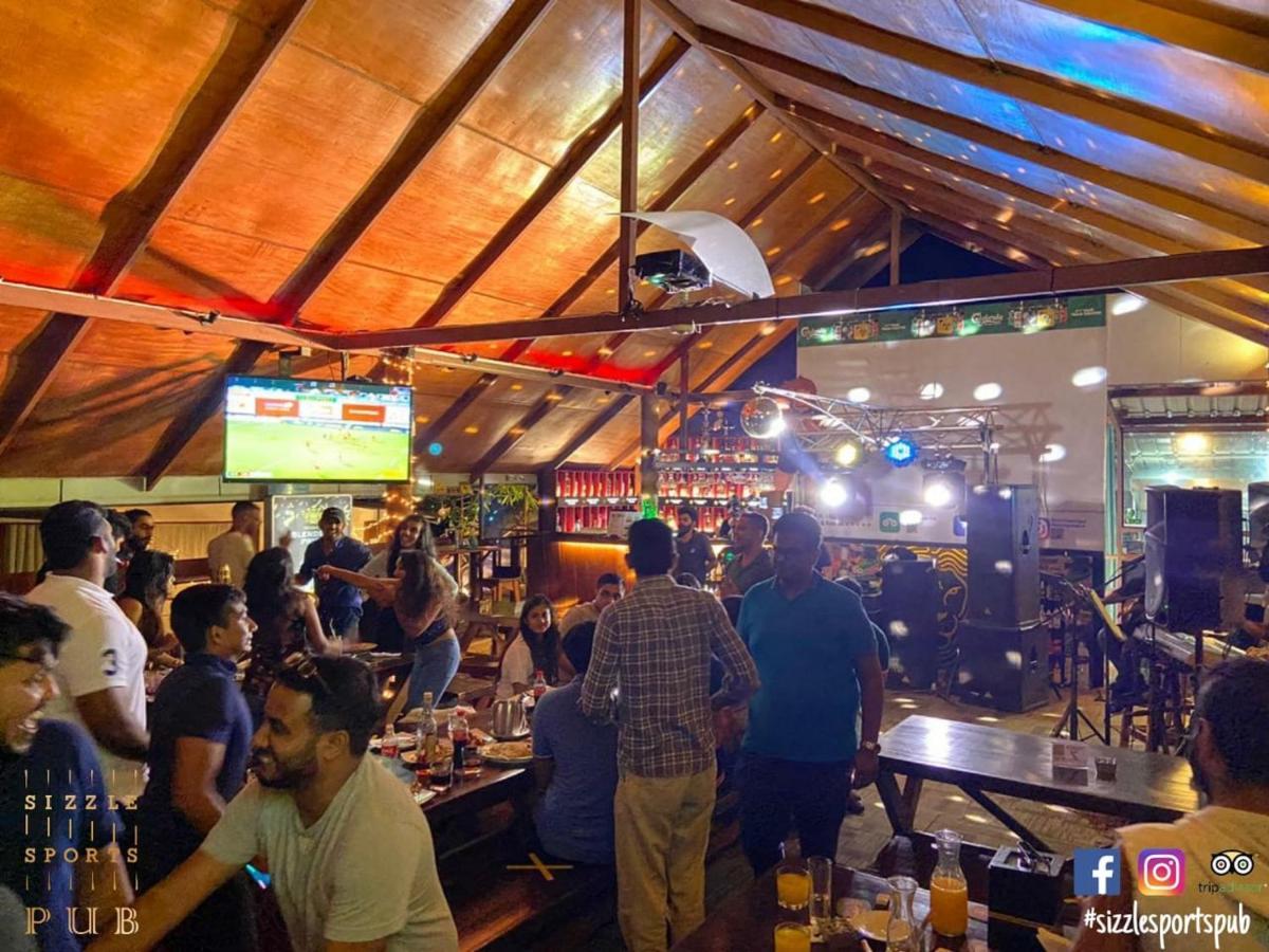 森雷酒店 康提 外观 照片